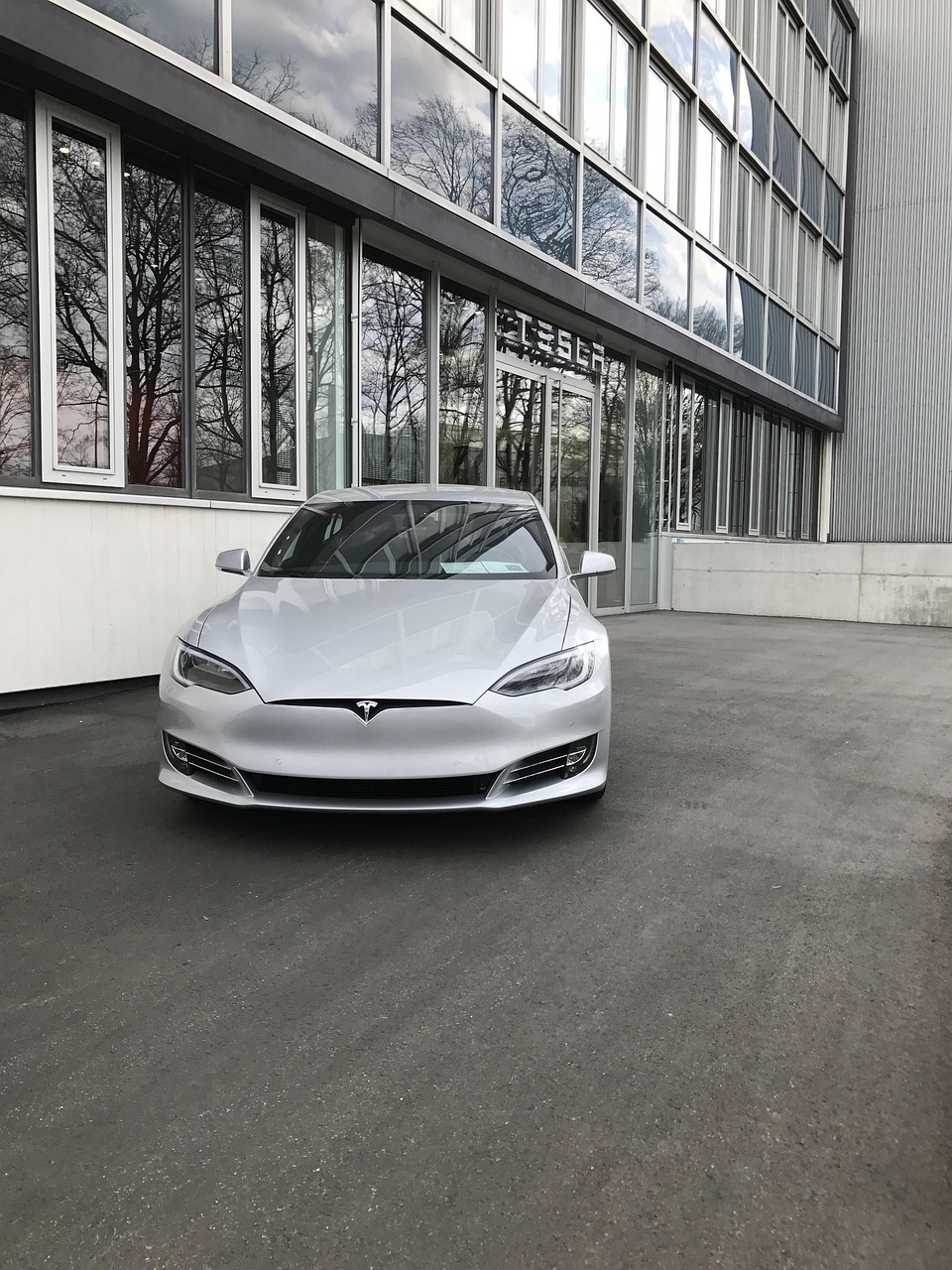 特斯拉上海工厂产能提至200万辆，全球电动汽车产业的里程碑